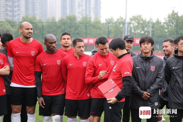 完美世界对战平台-向队长告别！周定洋效力成都蓉城经典瞬间