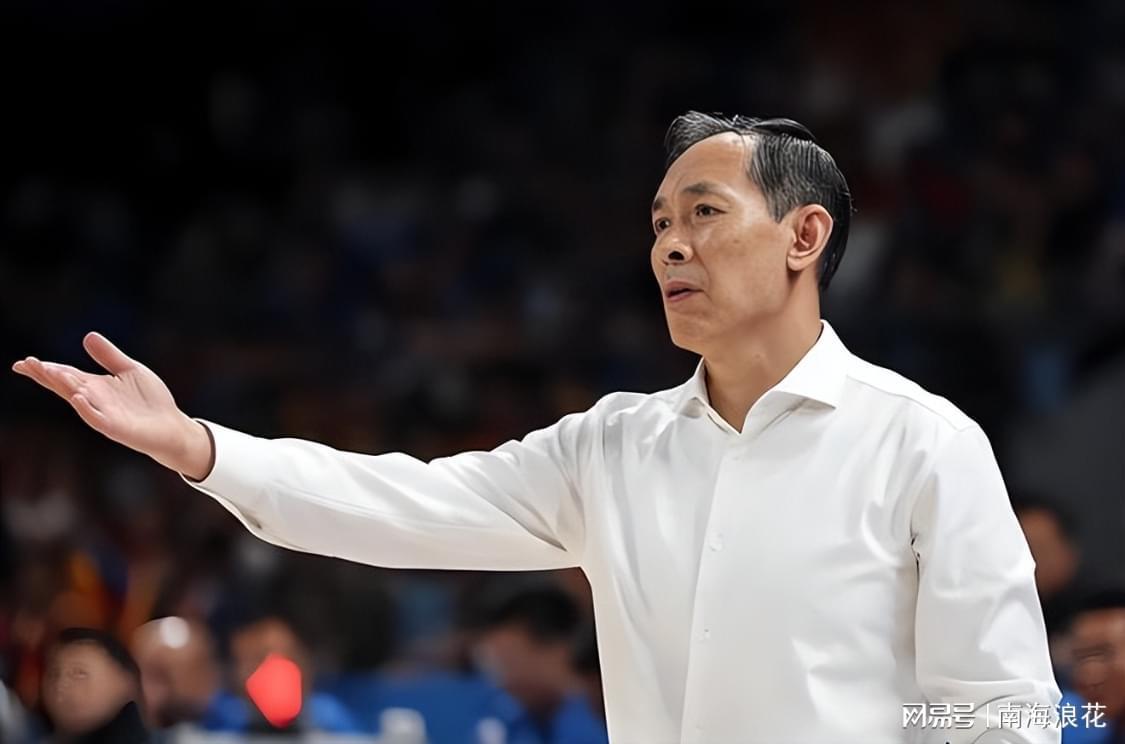 完美对战平台-唉！国家队2.16米中锋，连续两场遭小外隔扣+冲突，球迷：太窝囊